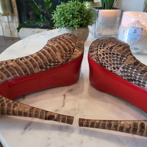 ๐ Christian Louboutin Women Italian Snakeskin Heel ๐ - Picture 3 of 6